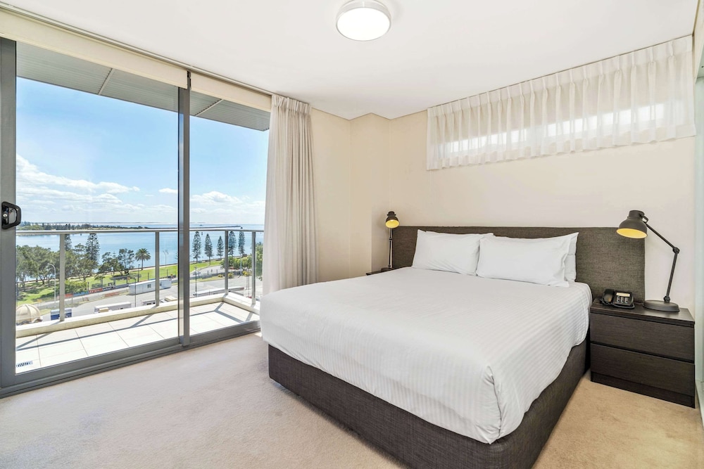 Suite, Non Smoking, Harbor View (Balcony, 1 Queen Bed & 2 Twin Beds)