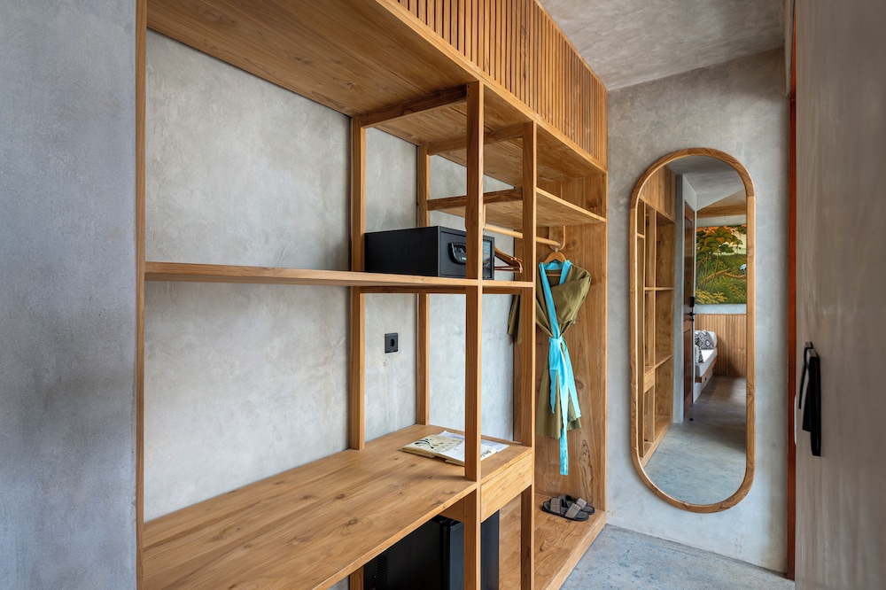 Pool Suite - Photo 4