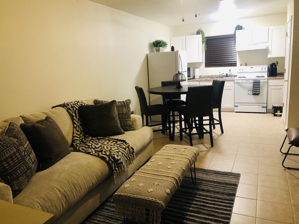 Traditional Condo photo 1