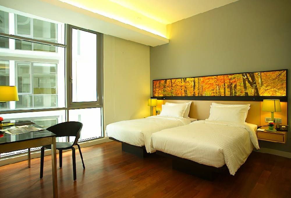 Standard Suite Hollywood Twin