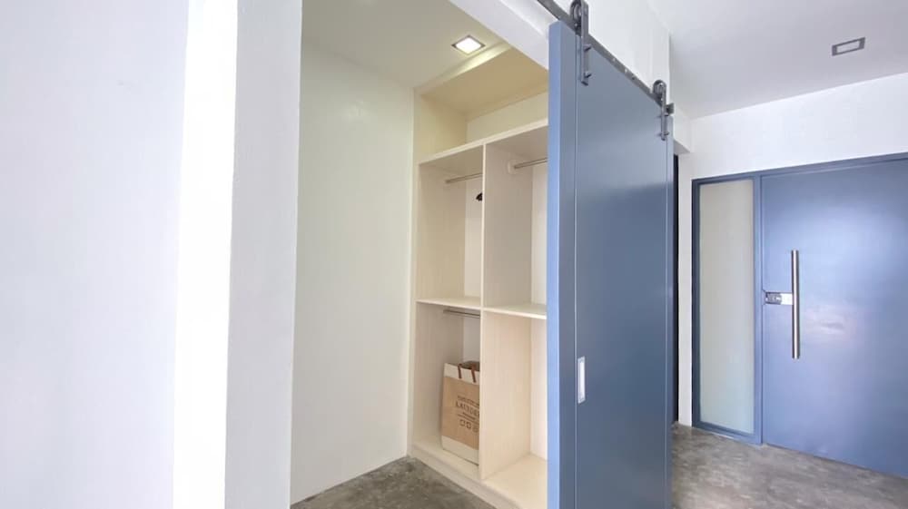 Executive Suite - Photo 13