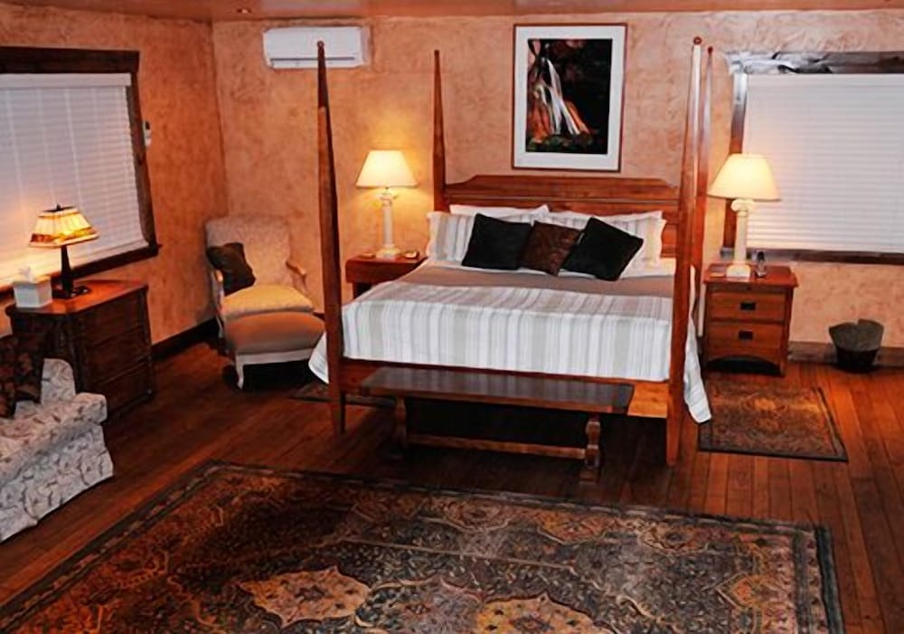 Sinewava Falls King Suite photo 1
