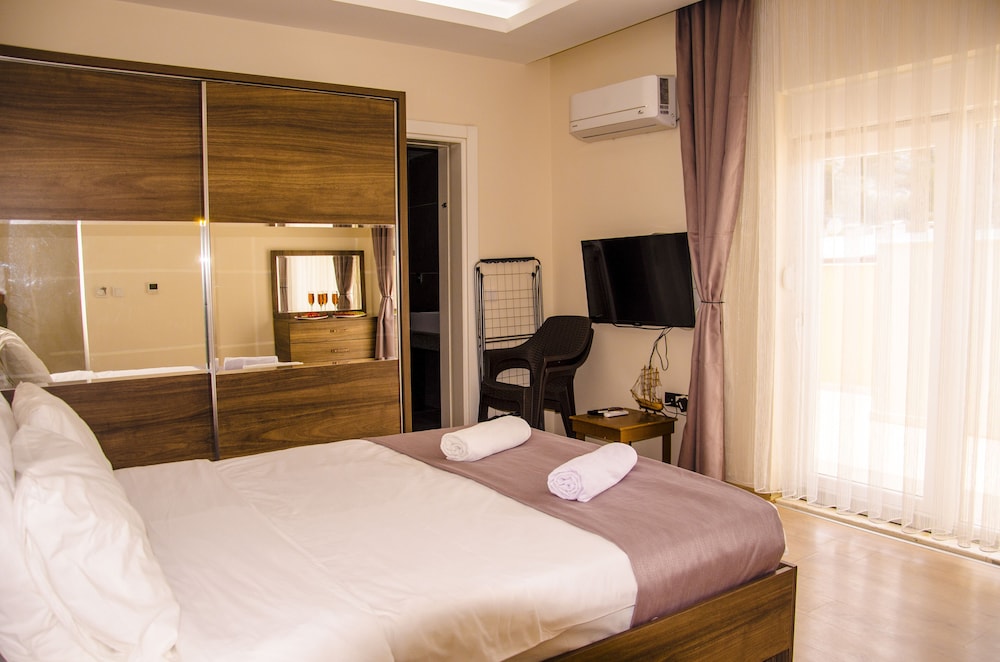 Basic Double Room, 1 Queen Bed, Terrace, Mountainside photo 1