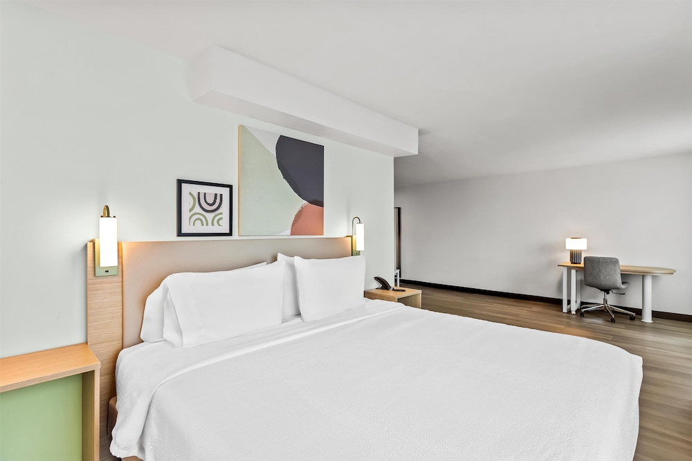 Room, 1 King Bed with Sofa bed, Accessible, Bathtub - Photo 7