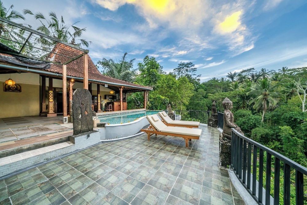 Villa, Pool Access photo 3