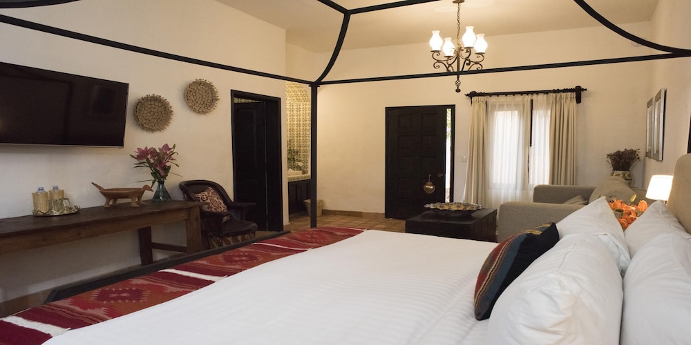 Jr. Suite - Photo 5