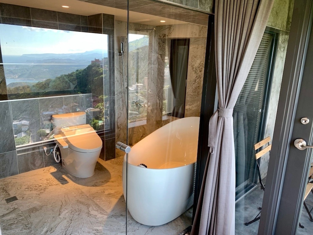 Signature Double Room, 1 Bedroom, Bathtub, Sea Facing photo 1