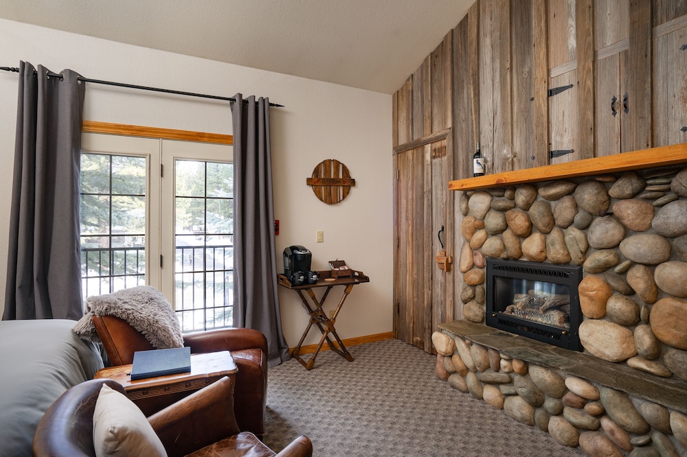 Black Bear Lodge, Photo 17
