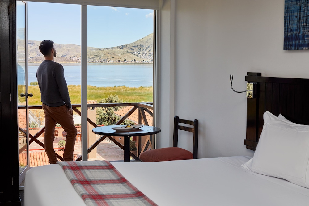 Superior Room, 1 King Bed, Lake View - Photo 5