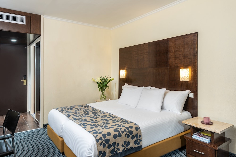 Superior Room, Pool View