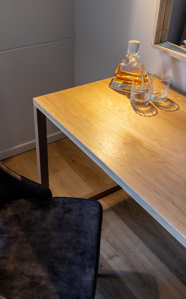 Luxury Suite - Photo 6