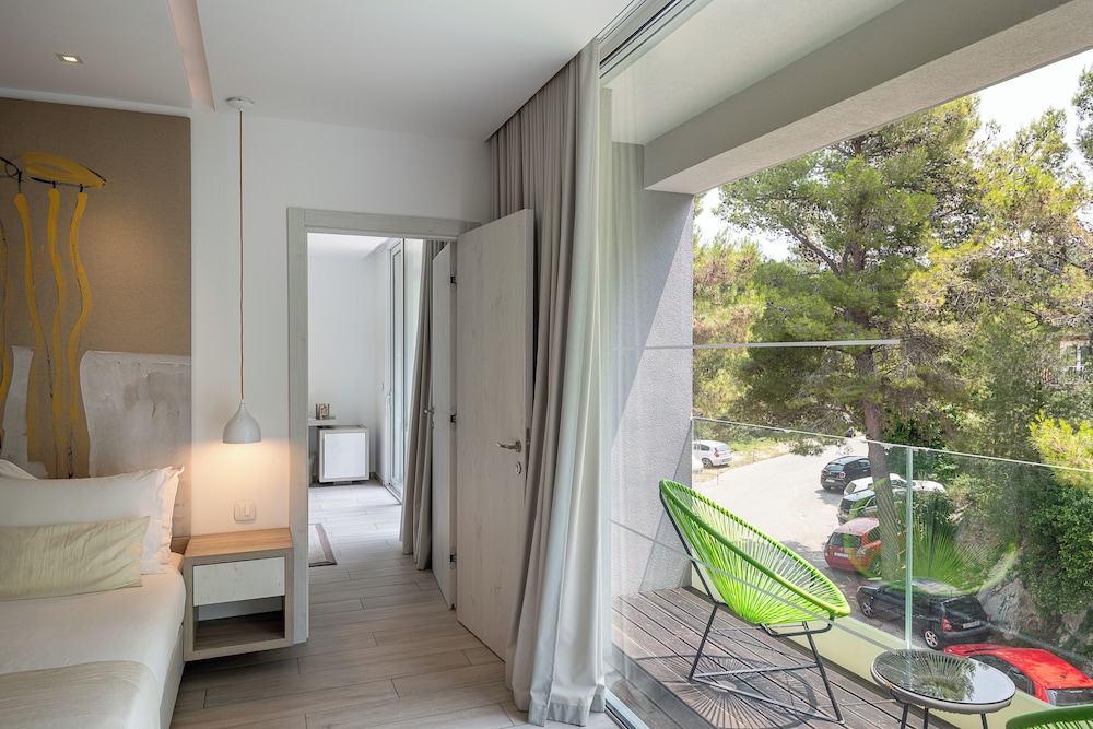 Family Room, Balcony