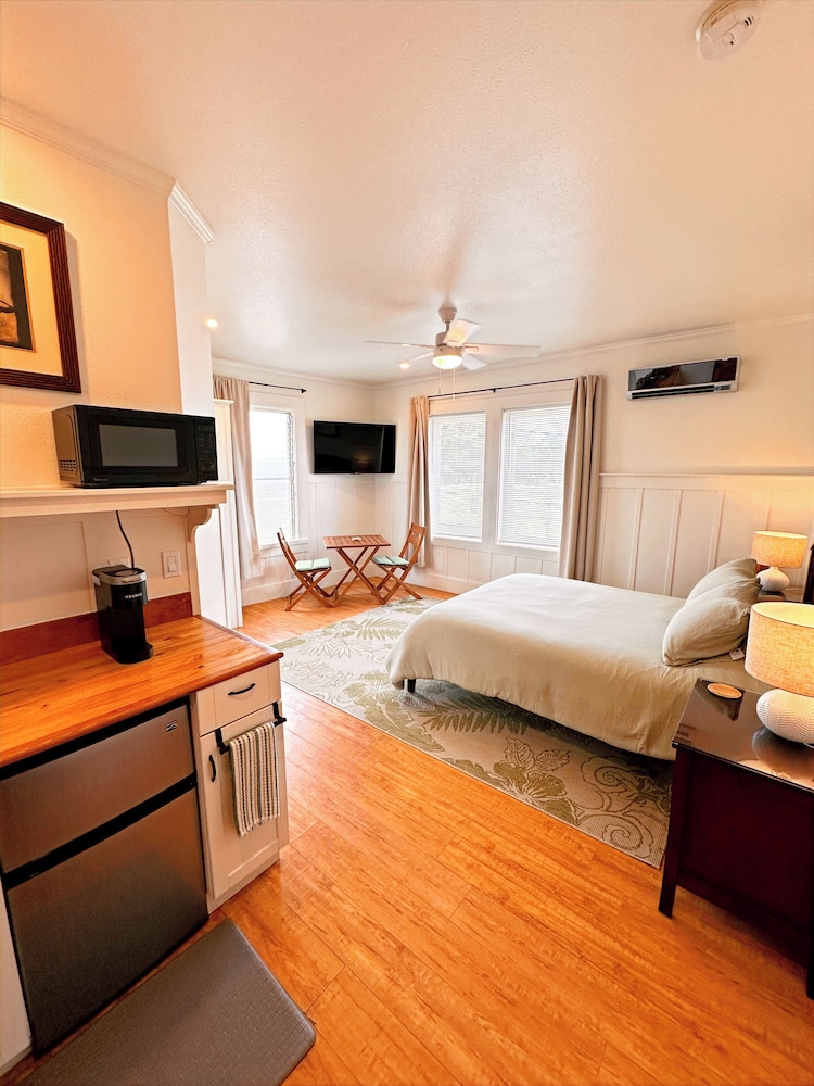 Classic Double Room, 1 King Bed, Air conditioning, City View photo 1