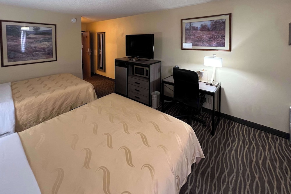 Standard Room, 2 Queen Beds, Non Smoking - Photo 1