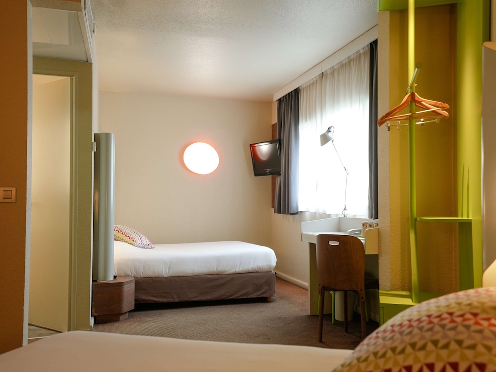 Standard Room, Multiple Beds photo 3