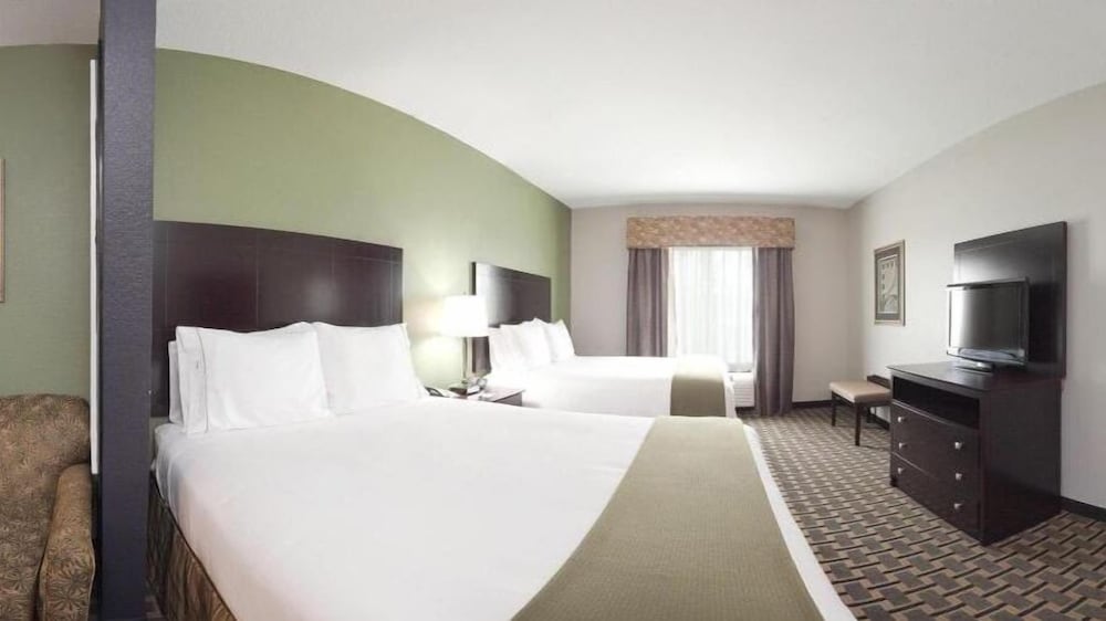 Standard Room, 2 Queen Beds, Accessible (Hearing Accessible, Bathtub) - Photo 6