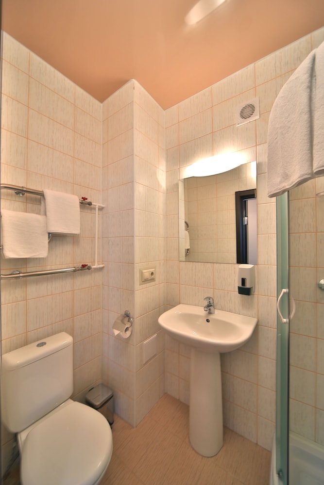 Standard Twin Room photo 3