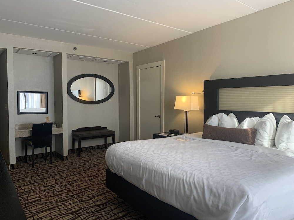 Suite, 1 King Bed, Non Smoking, Refrigerator & Microwave (with Sofabed) - Photo 2