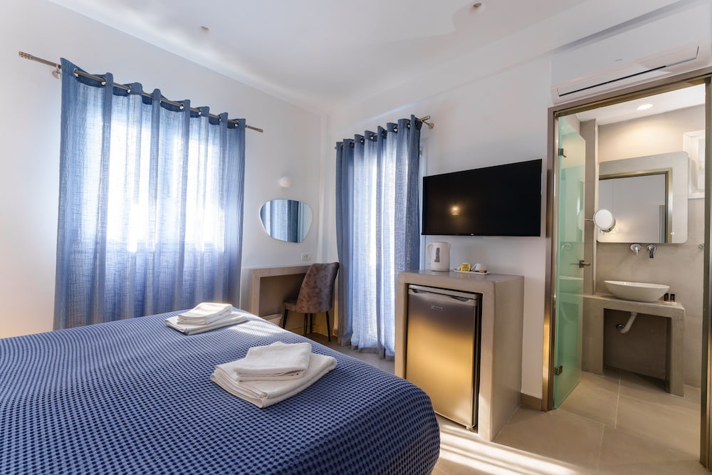 Deluxe Double or Twin Room, Balcony - Photo 5