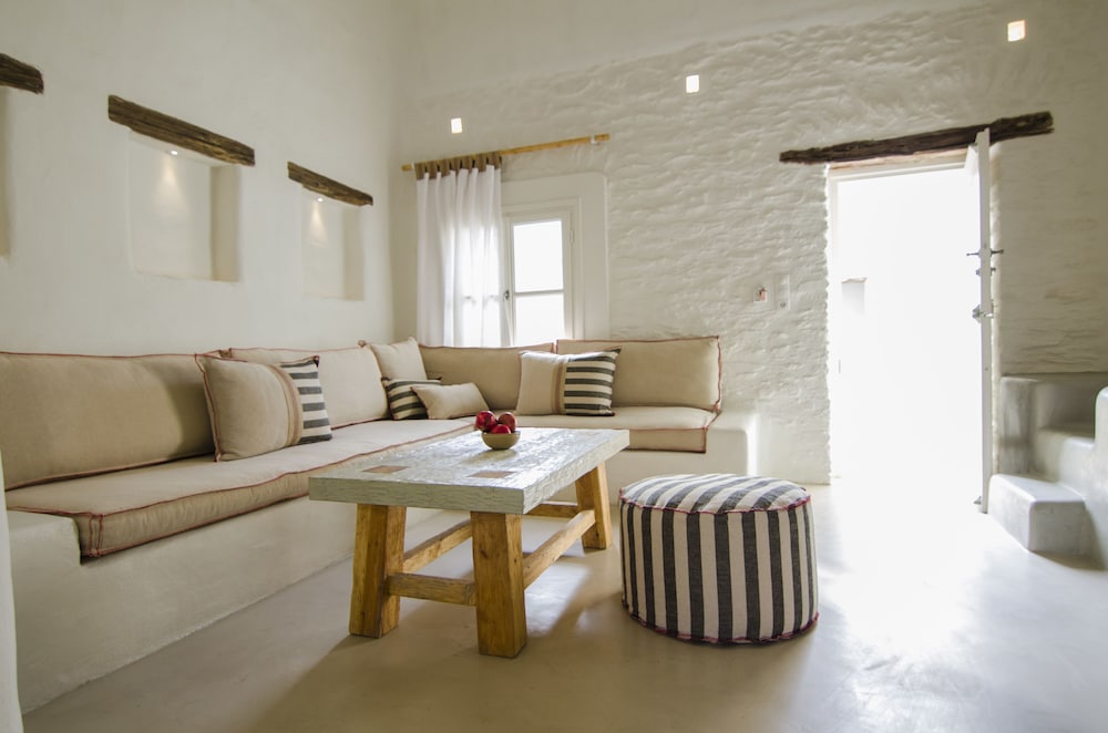 Traditional Studio (Superior) - Photo 9