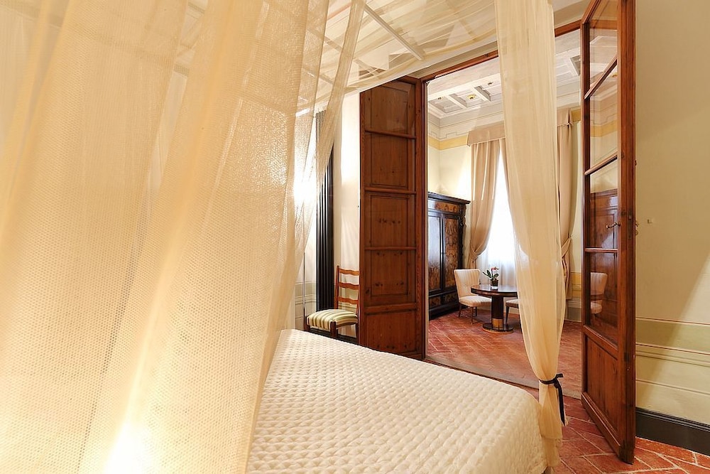 Deluxe Suite, Stair Access Only photo 1