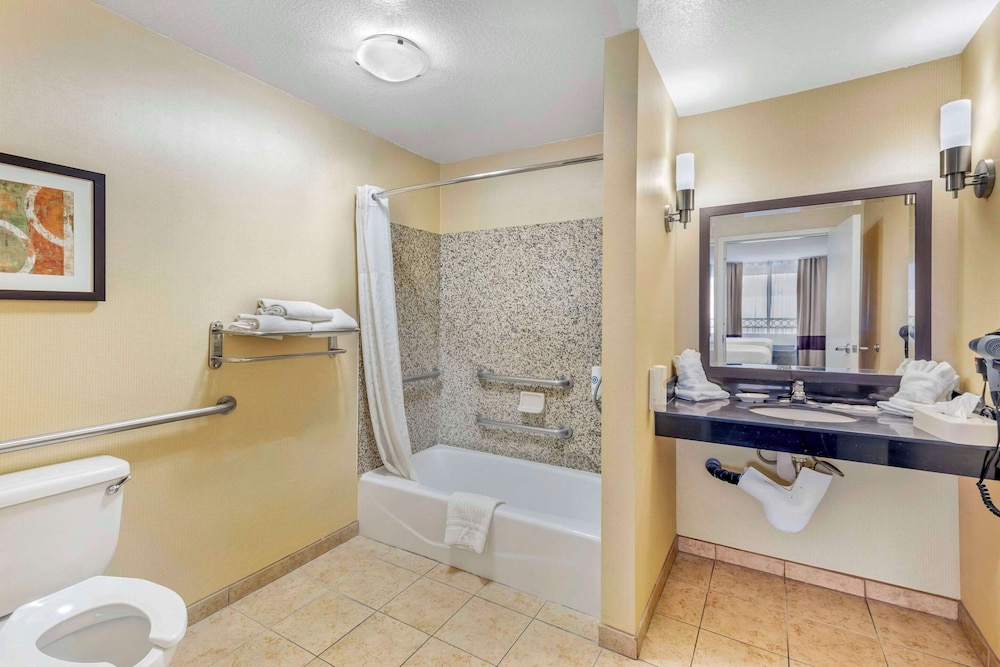 Suite, 2 Queen Beds, Non Smoking - Photo 2