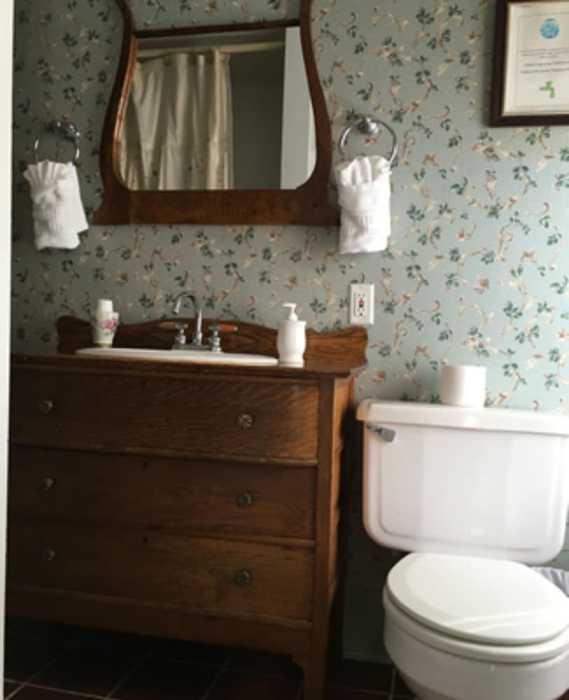Room, Private Bathroom (Chesapeake Haven) photo 2