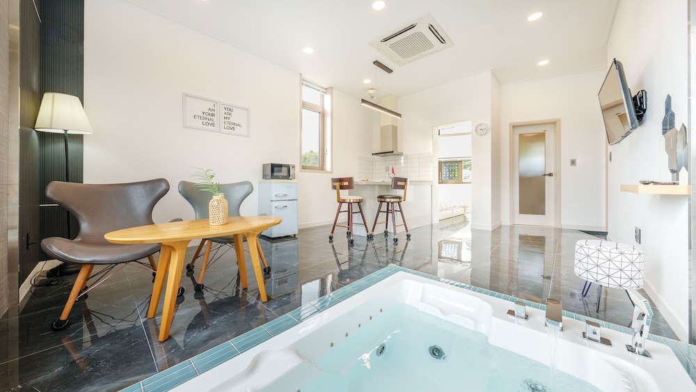 Basic Room, 1 Bedroom (Room 303) - Photo 4