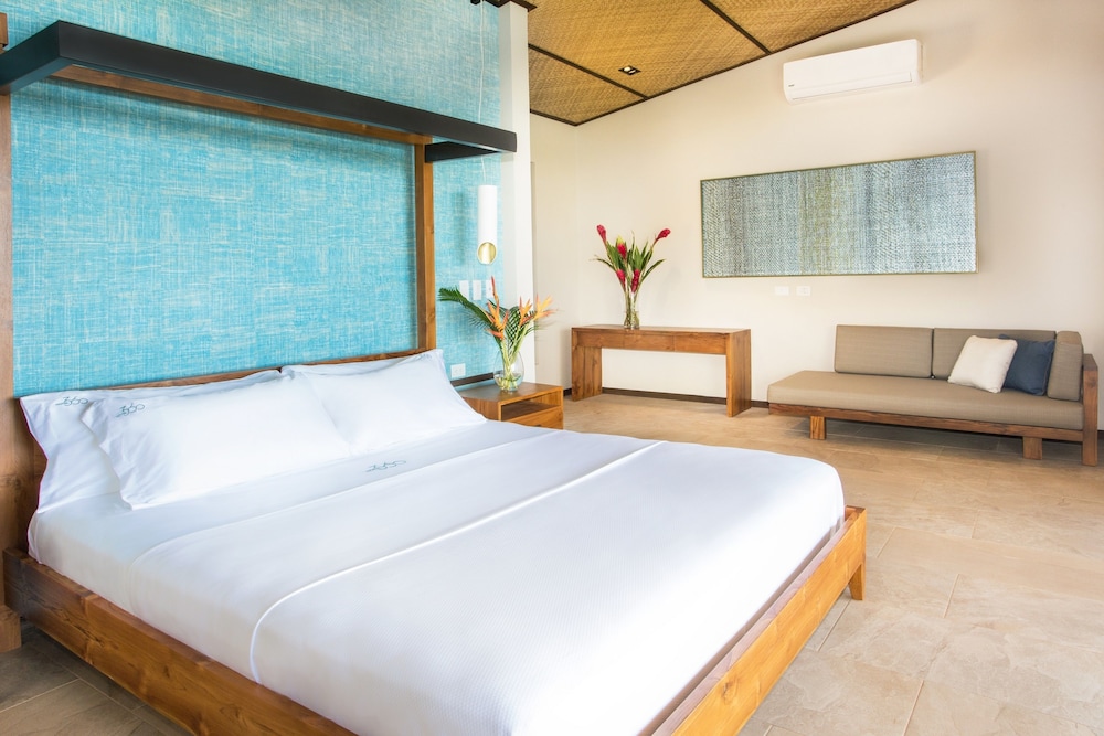 Deluxe Villa, 1 King Bed, Balcony, Partial Ocean View