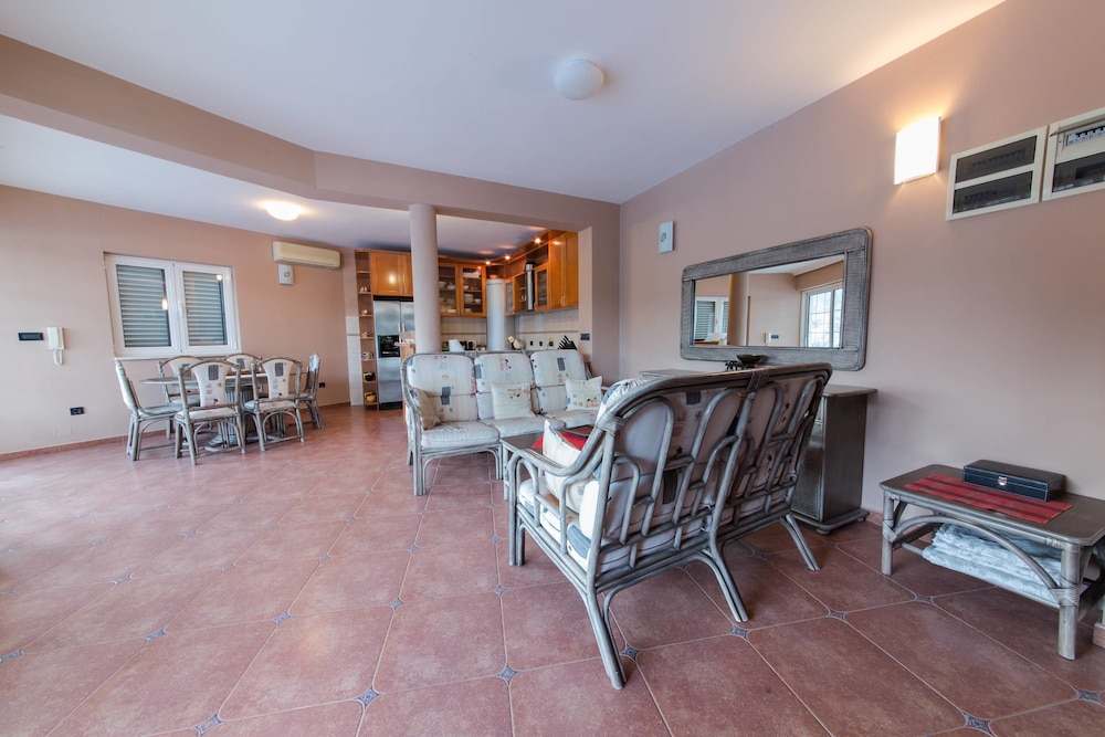 Villa, 3 Bedrooms, Pool Access, Pool View