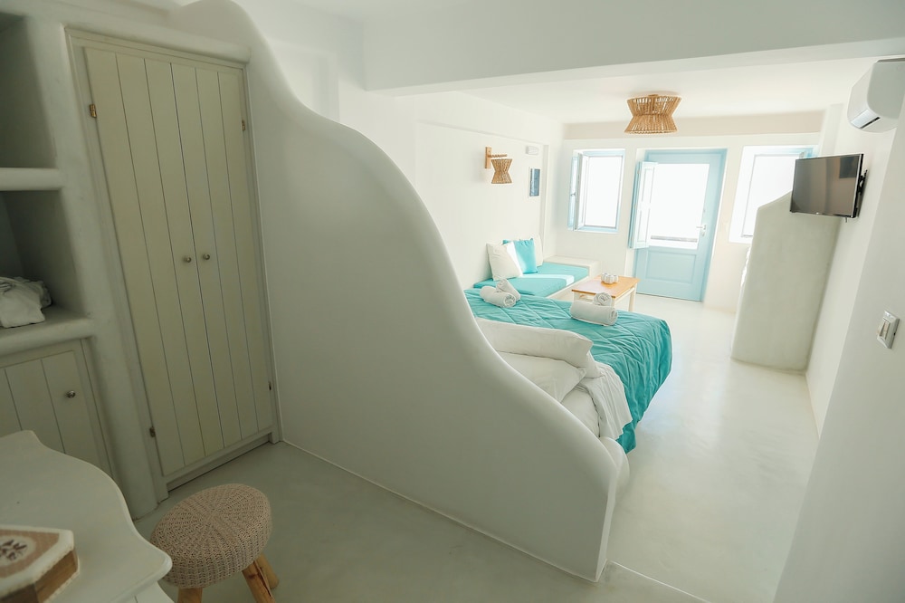 Deluxe Room - Photo 12