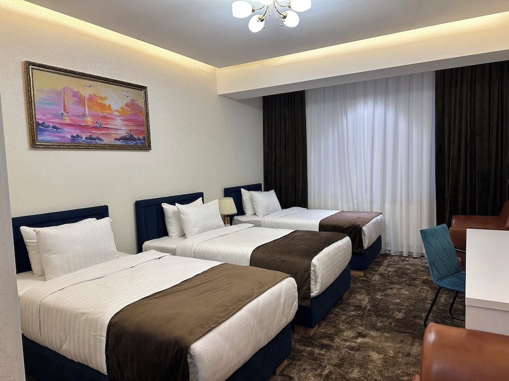 Deluxe Triple Room - Photo 2