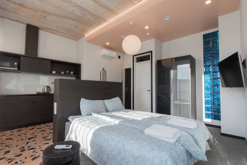 Romantic Room, City View - Photo 4