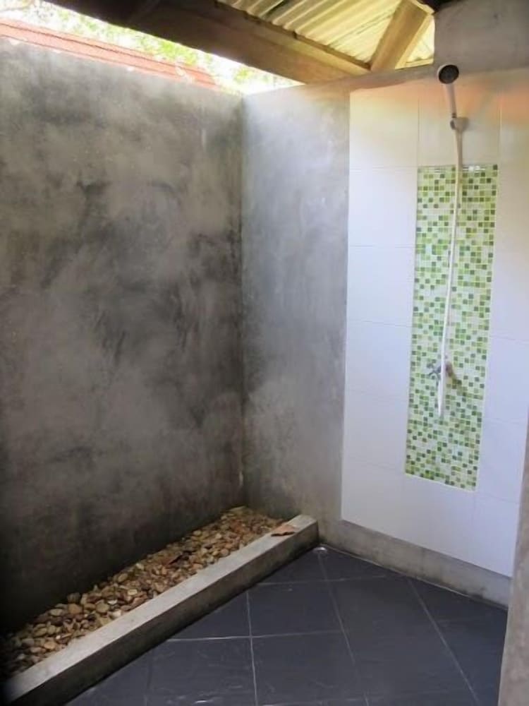Deluxe Bungalow (Beachfront) photo 3