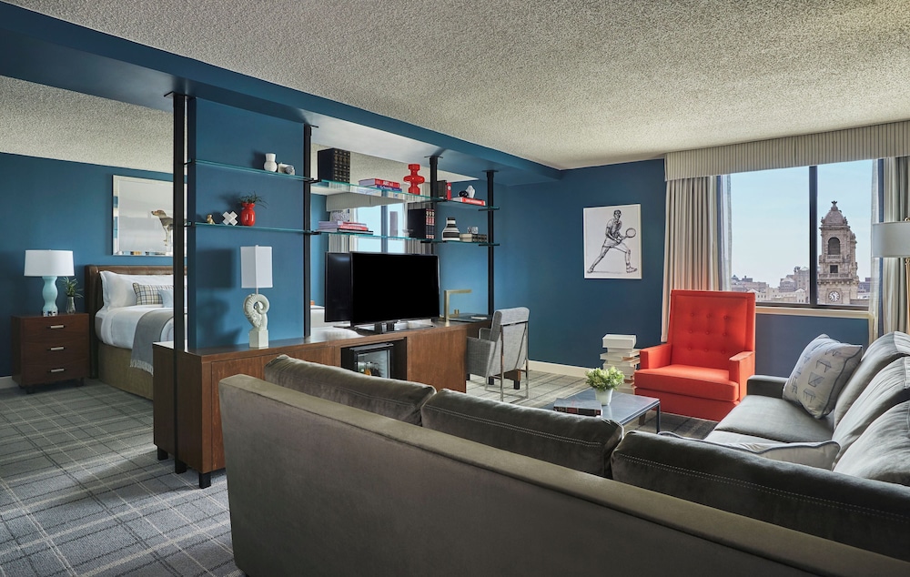 Junior Suite, 1 King Bed, Accessible Bathtub - Photo 5