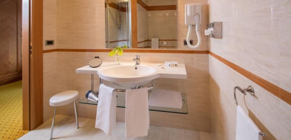 Suite, Multiple Beds, Balcony - Photo 4