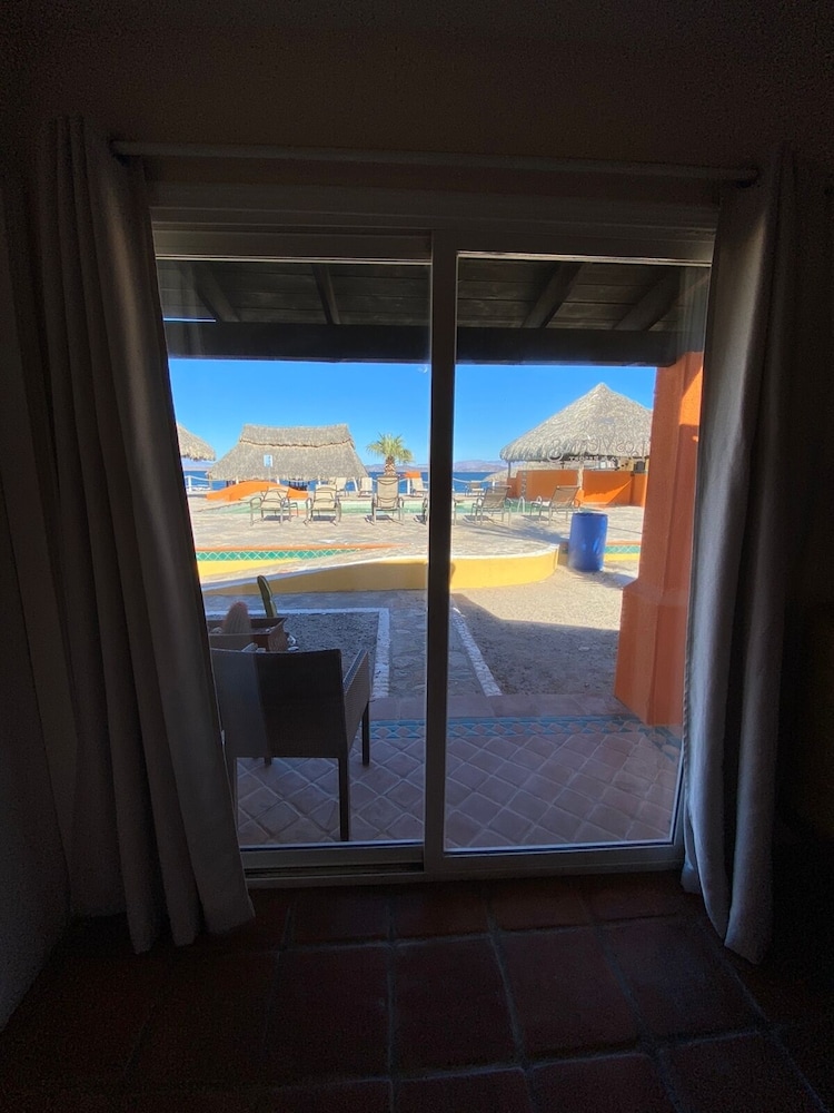 Standard Room, Multiple Beds, Pool View