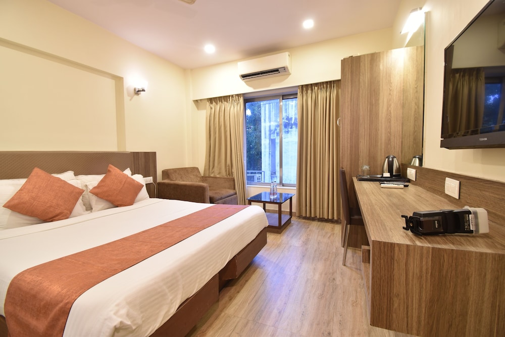 Premium Twin and King Bed Room