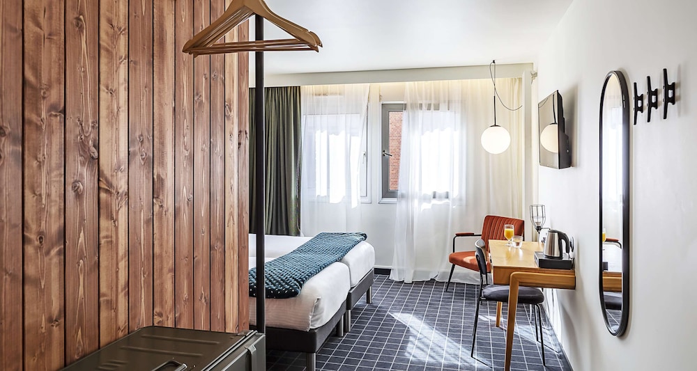 Classic Room, 2 Twin Beds, Non Smoking - Photo 4