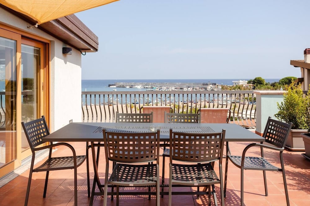 Panoramic Condo, Beach View, Sea Facing photo 3