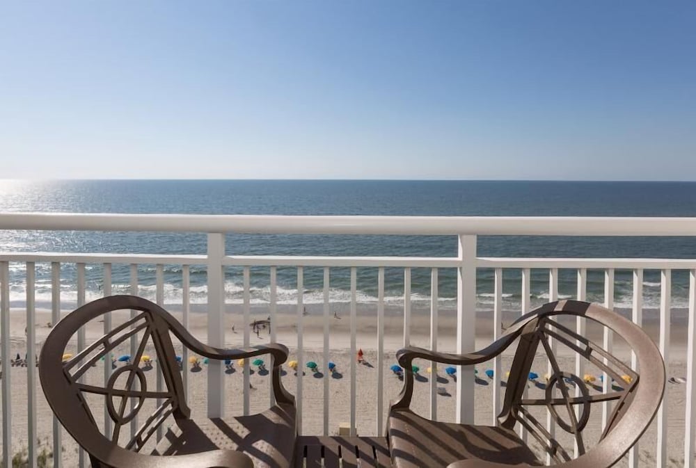 Superior Condo, Ensuite, Ocean View (Cam 2 Queen Studio) photo 1