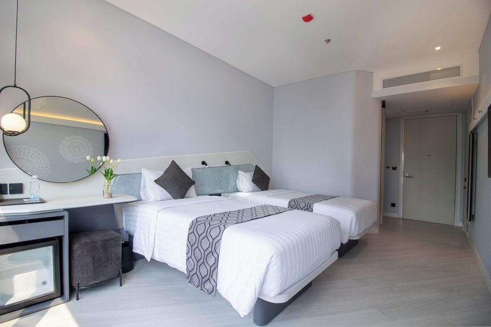 Deluxe Double or Twin Room, City View photo 3