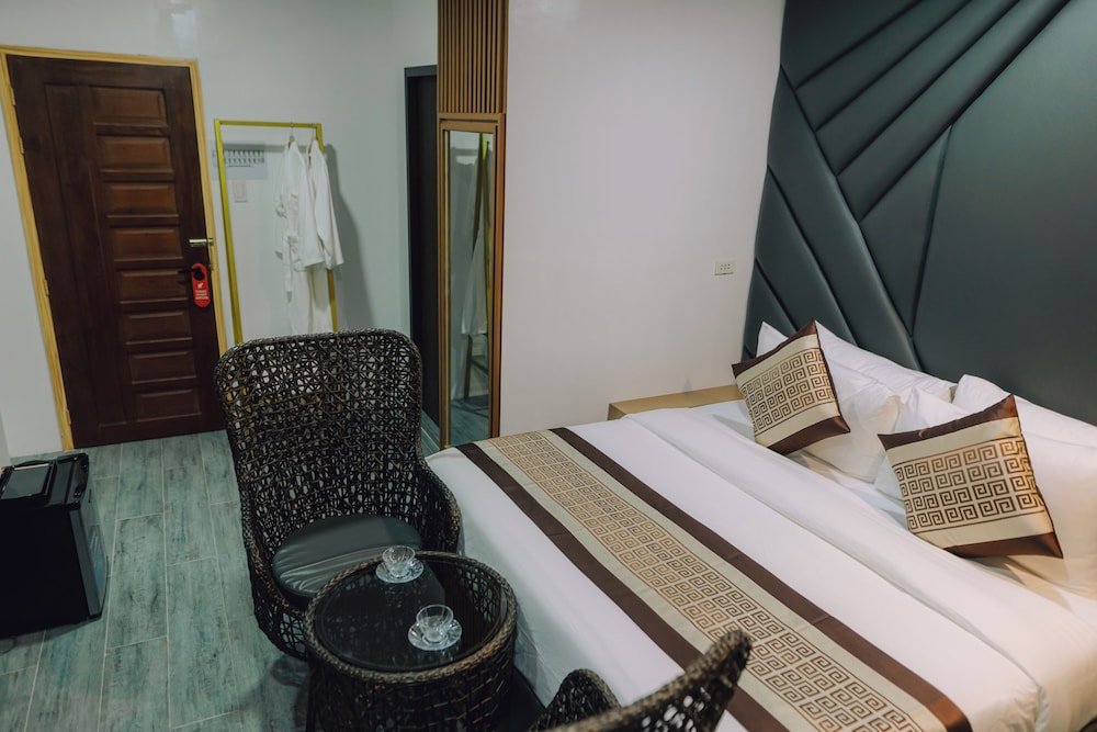 Deluxe Double Room, 1 King Bed, Non Smoking, Private Bathroom photo 3