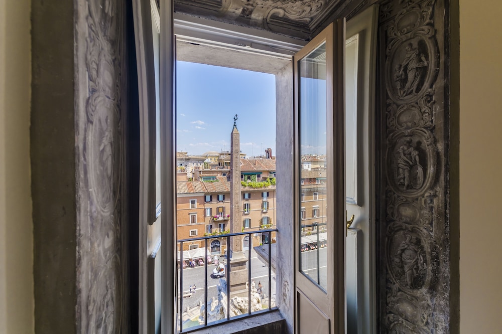 Signature Suite, Annex Building