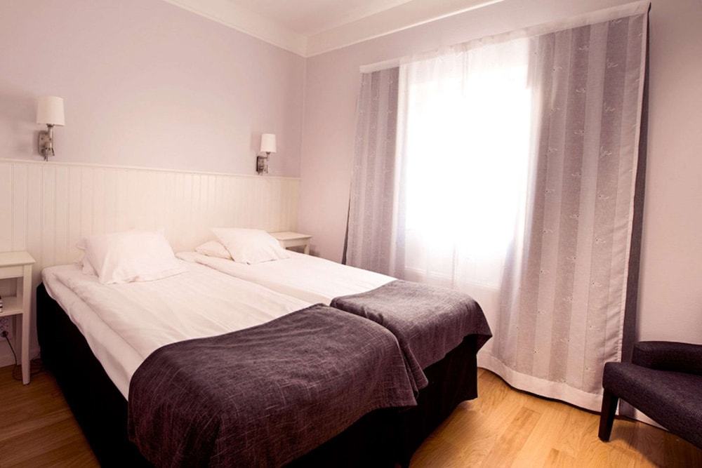 Standard Twin Room - Photo 1