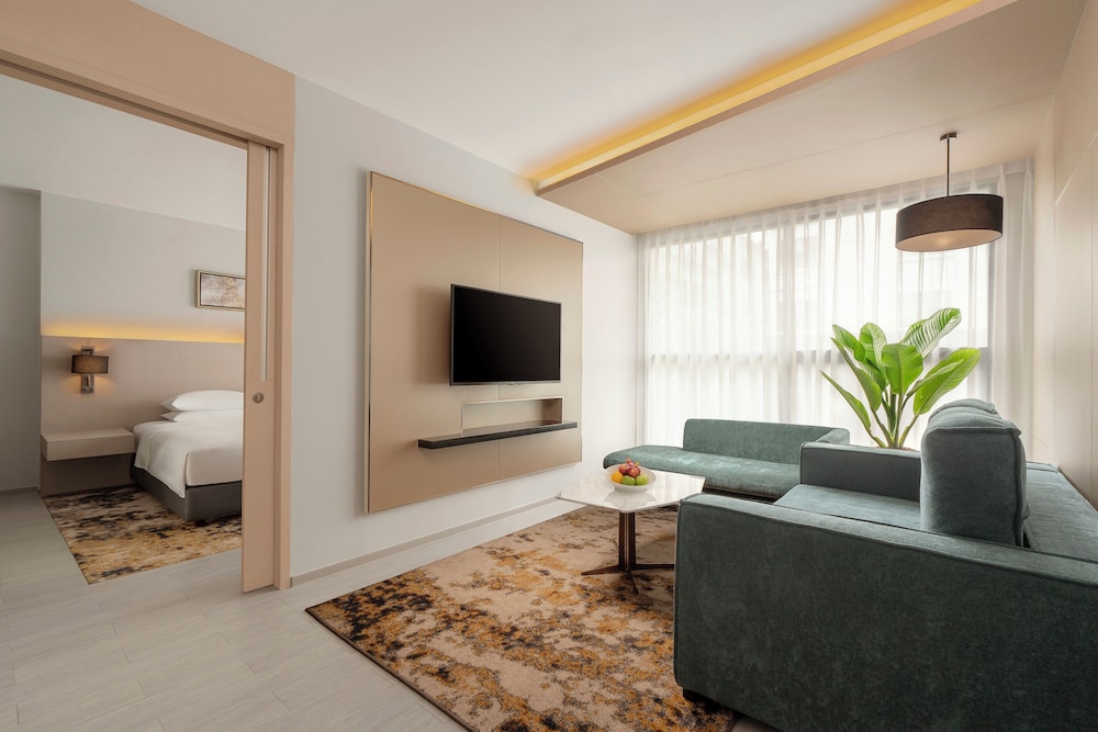 Suite, 1 King Bed with Sofa bed photo 3