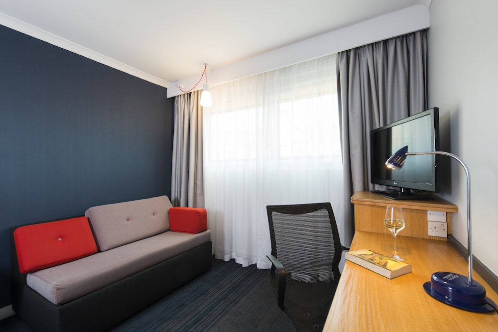 Standard Room, 1 Double Bed (with Free Hot Breakfast) - Photo 3