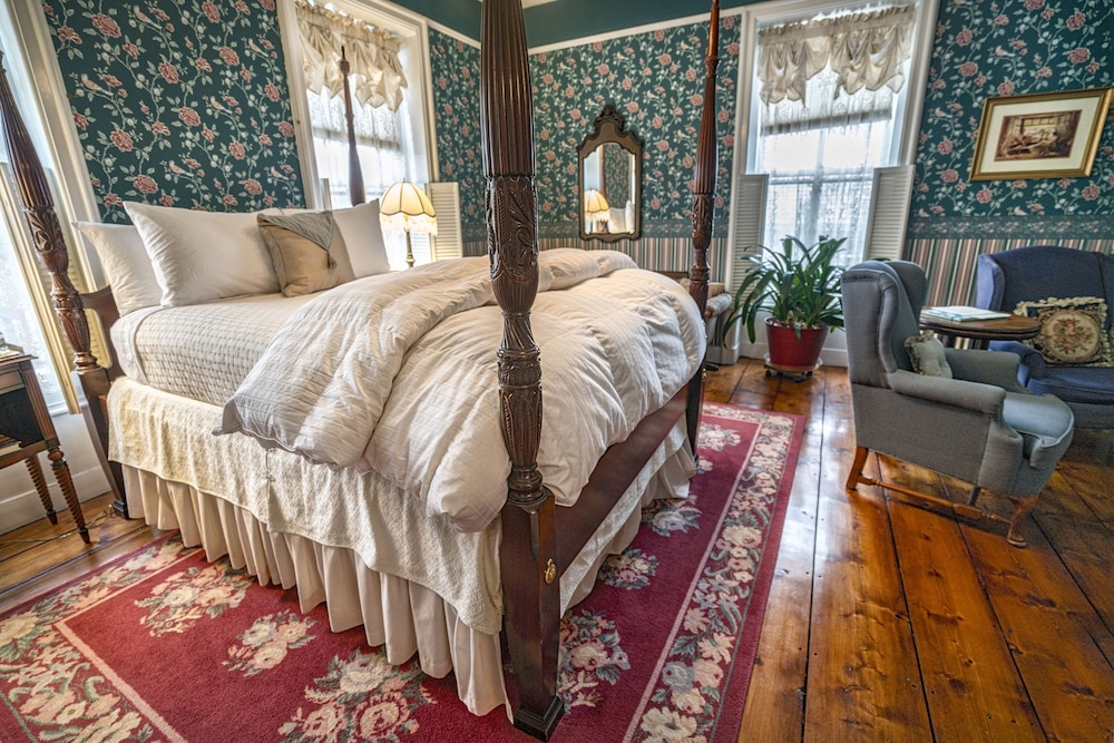 Suite, 1 Queen Bed (The Wallingford Suite) photo 1