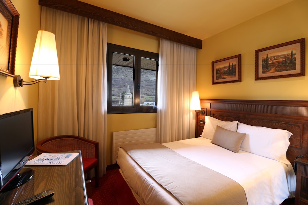 Double Room (Small) photo 3