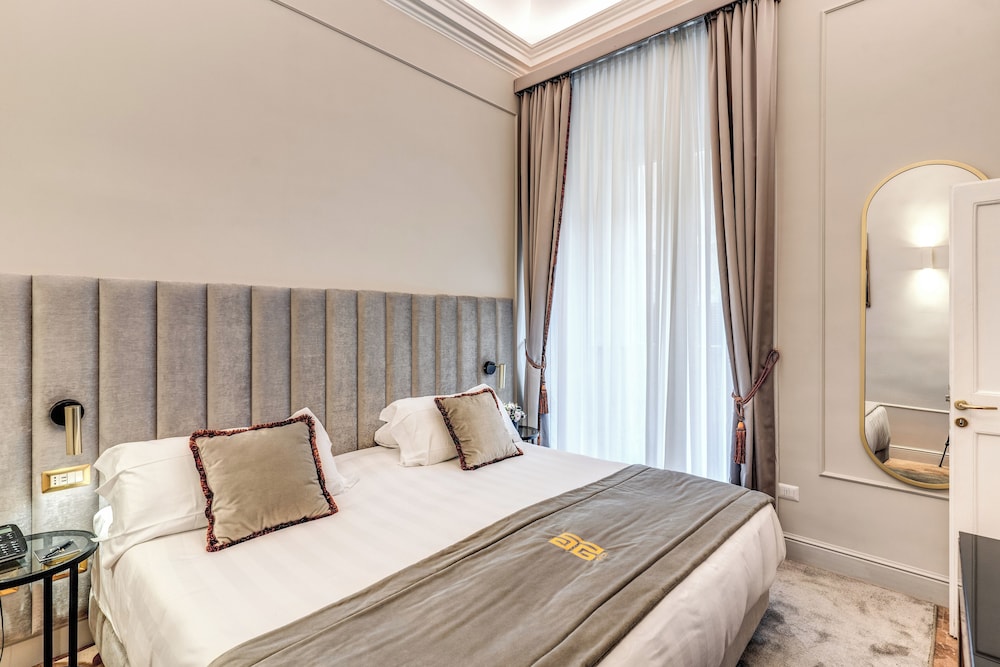 Deluxe Suite, 1 King Bed with Sofa bed